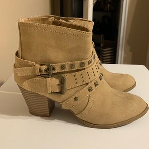 Express Low cute Boot size 6
